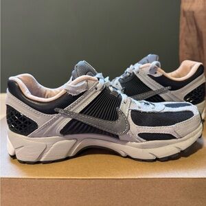 Nike Air Zoom Vomero 5